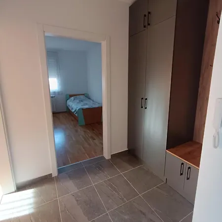 Apartment Luksuzni Ema Pirot